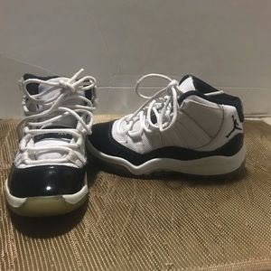 Nike black and white